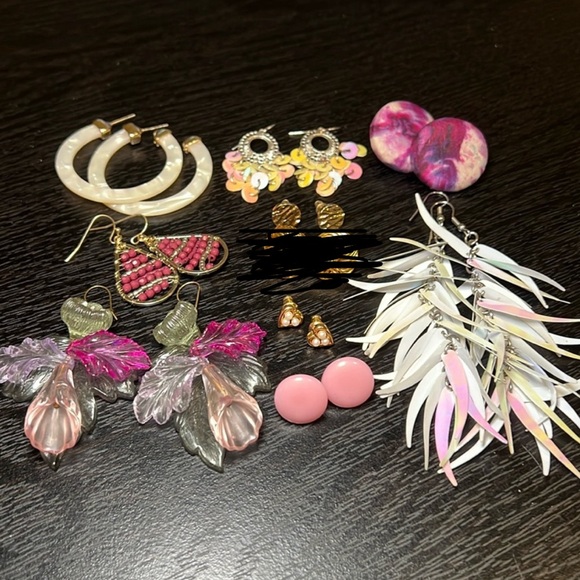 Lot of 9 pairs of estate jewelry gold and silver tone earrings - Picture 1 of 6